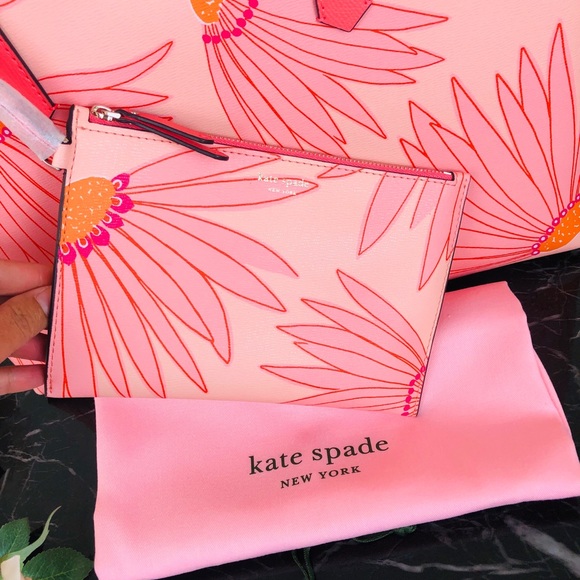 ❤️SOLD OUT❌Kate Spade Molly Flower Falling Tote❤️ - Picture 12 of 16